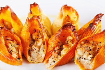 Conchiglioni with shrimps