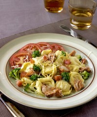 Tortellini salad with Alaska pollock and vegetables