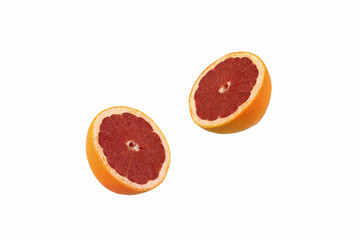 Fototapeta na wymiar geteilte grapefruit auf weiss
