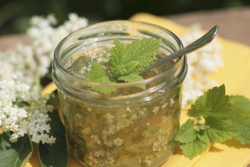 Elderflower jelly with lemon balm