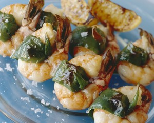 Fried prawns with green chilli peppers