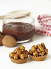 Nut tartlets and nougat cream