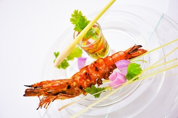 Sweet-sour tiger prawns with lemongrass