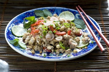 Minced meat salad with onions, pepper and cashew nuts (China)