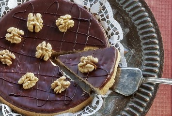 Bündner Nusstorte (shortbread with caramelised walnuts and chocolate)