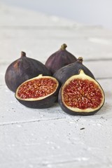 Fresh figs, whole and halved