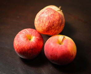 red apples