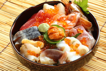 海鮮丼