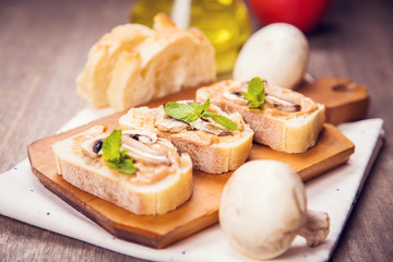 bread with mushrooms