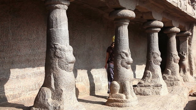 Tourist in Mamallapuram complex