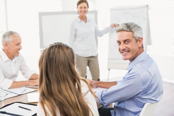 Obraz premium Smiling businessman during a presentation