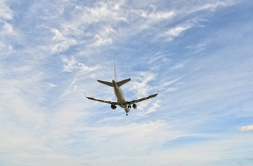 離陸する航空機