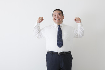 お腹がきになる中年男性