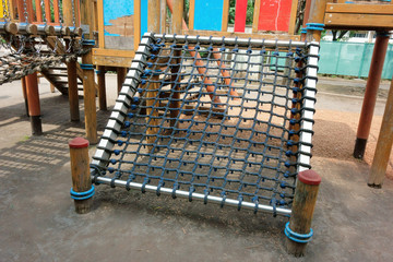 遊戯児童公園,遊戯児童公園の縄マットのぼり施設