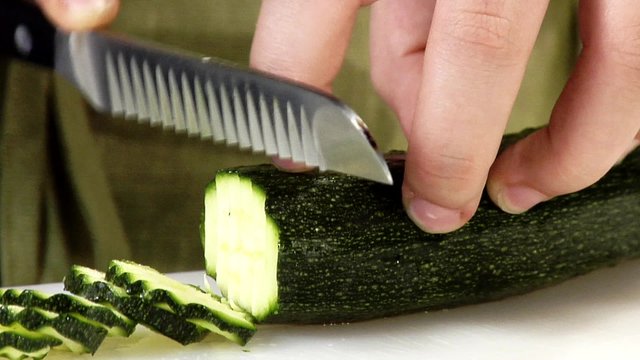 Slicing a courgette