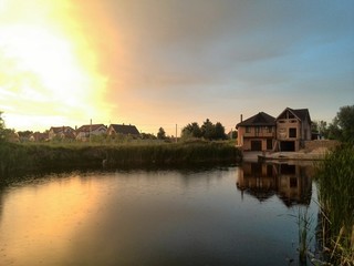 Obraz premium Beautiful sunset in the suburb
