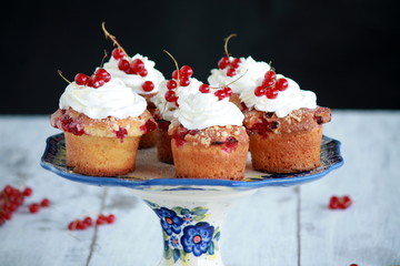 cupcakes with fruit and chantilly