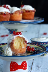cupcakes with fruit and chantilly