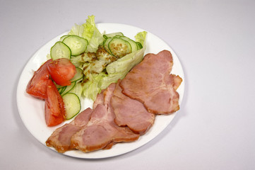 焼き豚と野菜ドレッシングがけサラダ