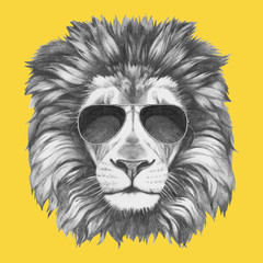 Naklejka premium Hand drawn portrait of Lion with sunglasses. Vector isolated elements.