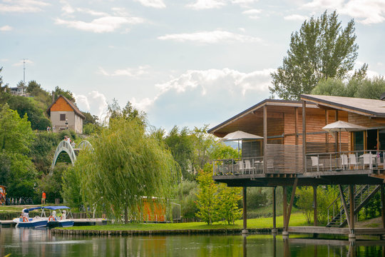 cit&eacute; lacustre de chanaz et sa passerelle