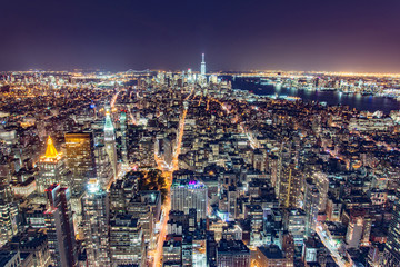 New York vista lato sud dall'Empire State Building di notte.