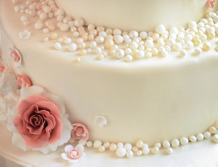 sugar roses with pearls on the cake closeup