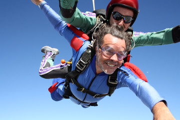 Skydiving tandem senior man - 89551553