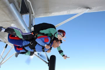 Rolgordijnen Skydiving tandem middle age man © Mauricio G