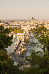 Naklejka premium Kettenbrücke und St.-Stephans-Basilika in Budapest