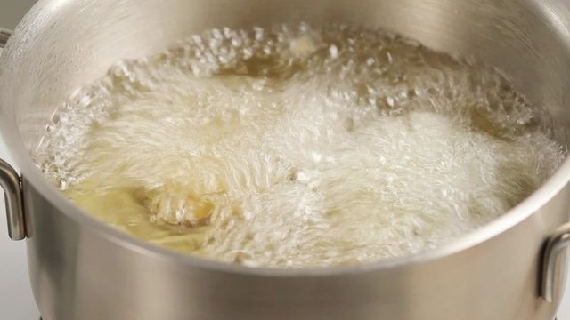 Deep-frying prawns in batter