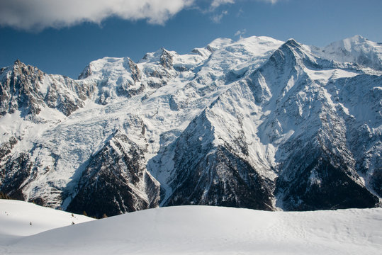 Chaine du Mont Blanc l'hiver sous le soleil
