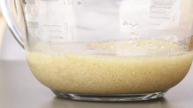 Bulgur soaking (close-up)