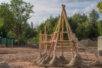 Spielplatz, Klettergerüst im Bau