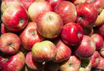 Red apples