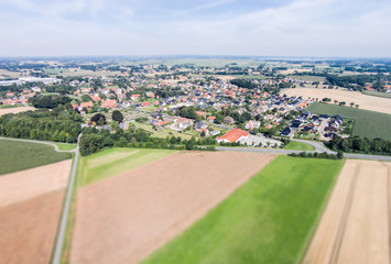 Luftbild - Dorf im Mittelgebirge, Tilt Shift Effect