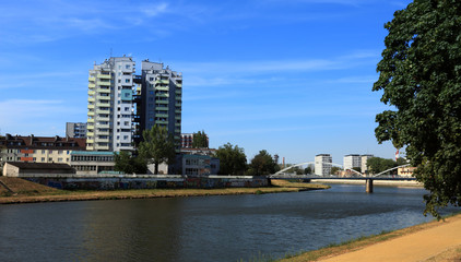 Krajobraz Opola, osiedle, most, rzeka Odra. © Stanisław Błachowicz