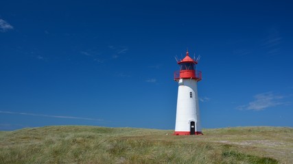Fototapeta na wymiar Leuchtturm auf der Insel Sylt