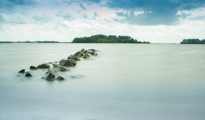 Naklejka premium Langzeitbelichtung an einem Binnenmeer in den Niederlanden.