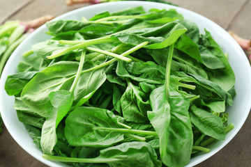 Bowl of fresh spinach leaves, closeup