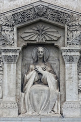 Obraz premium Notre-Dame de Fourvière - Bas-relief façade sud