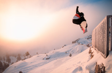 Snowboarding off piste at Donner Pass, California, USA - obrazy, fototapety, plakaty