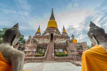 Zelfklevend Fotobehang Old temple at Wat Yai Chai Mongkol © wuttichok