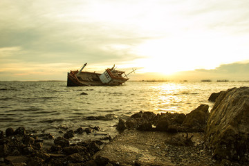 Fototapeta na wymiar shipwreck