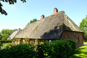     Haus mit Reetdach 