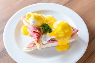 Eggs Benedict Ham