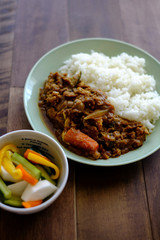 カレーライスとピクルス