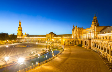 Obraz premium espana Plaza in Sevilla Spain at dusk