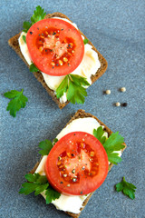 Sandwiches with tomatoes, cream cheese