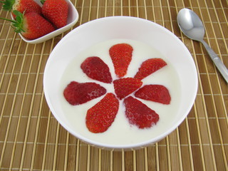Joghurt mit Erdbeeren